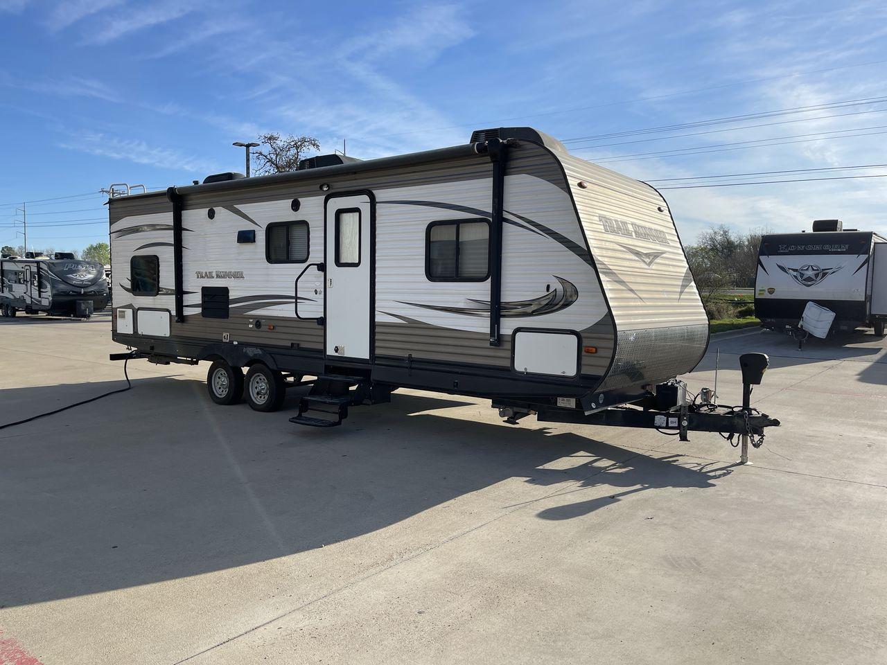 2017 HEARTLAND TRAILRUNNER 27FQBS (5SFEB3029HE) , Length: 30.58 ft. | Dry Weight: 6,081 lbs. | Gross Weight: 7,700 lbs. | Slides: 1 transmission, located at 4319 N Main Street, Cleburne, TX, 76033, (817) 221-0660, 32.435829, -97.384178 - The 2017 Heartland Trail Runner 27FQBS is a versatile and well-designed travel trailer tailored for unforgettable outdoor adventures. Measuring 30 feet in length and boasting a dry weight of 6,081 lbs, this model offers a perfect balance of spaciousness and towing convenience. Built with a durable e - Photo #23