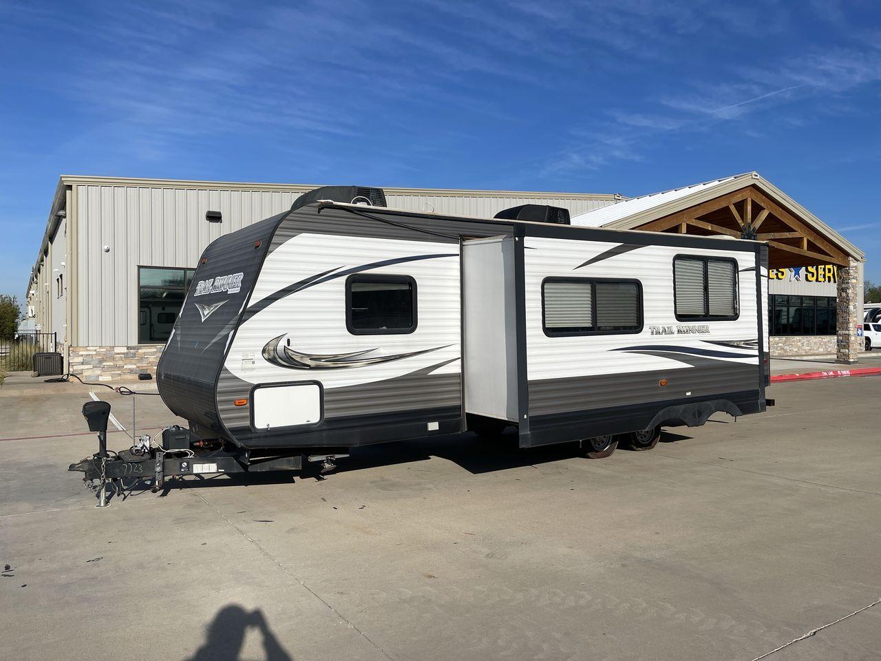 2017 HEARTLAND TRAILRUNNER 27FQBS (5SFEB3029HE) , Length: 30.58 ft. | Dry Weight: 6,081 lbs. | Gross Weight: 7,700 lbs. | Slides: 1 transmission, located at 4319 N Main Street, Cleburne, TX, 76033, (817) 221-0660, 32.435829, -97.384178 - The 2017 Heartland Trail Runner 27FQBS is a versatile and well-designed travel trailer tailored for unforgettable outdoor adventures. Measuring 30 feet in length and boasting a dry weight of 6,081 lbs, this model offers a perfect balance of spaciousness and towing convenience. Built with a durable e - Photo #24