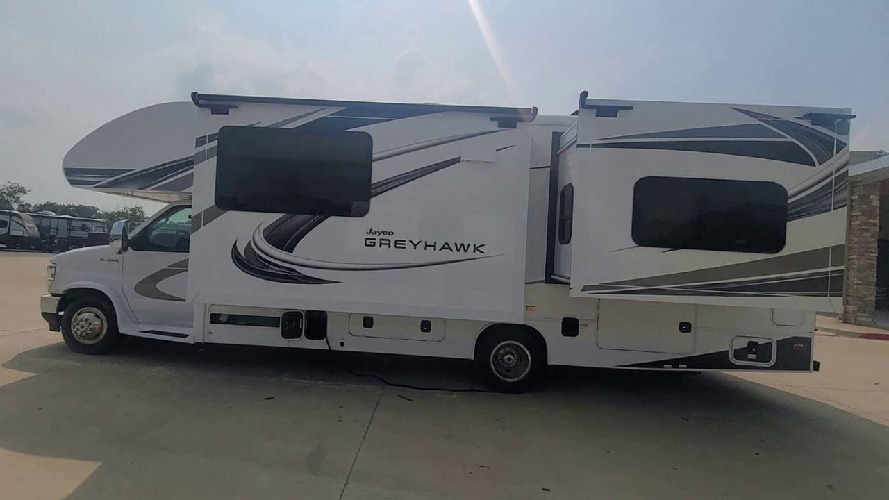 2021 WHITE JAYCO GREYHAWK 27U (1FDXE4FN7MD) , Length: 29.92 ft. | Gross Weight: 14,500 lbs. | Slides: 2 transmission, located at 4319 N Main St, Cleburne, TX, 76033, (817) 678-5133, 32.385960, -97.391212 - Photo #2