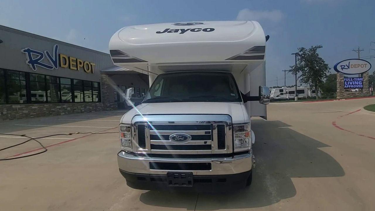2021 WHITE JAYCO GREYHAWK 27U (1FDXE4FN7MD) , Length: 29.92 ft. | Gross Weight: 14,500 lbs. | Slides: 2 transmission, located at 4319 N Main St, Cleburne, TX, 76033, (817) 678-5133, 32.385960, -97.391212 - Photo #4
