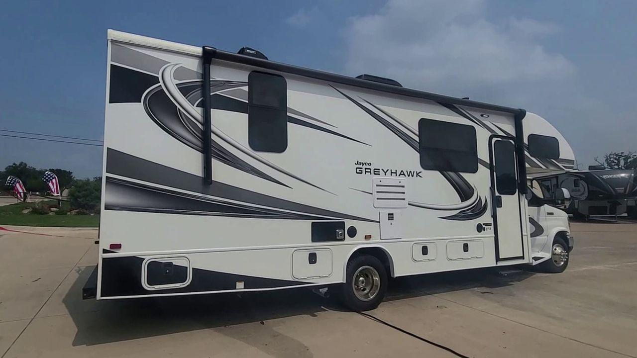 2021 WHITE JAYCO GREYHAWK 27U (1FDXE4FN7MD) , Length: 29.92 ft. | Gross Weight: 14,500 lbs. | Slides: 2 transmission, located at 4319 N Main St, Cleburne, TX, 76033, (817) 678-5133, 32.385960, -97.391212 - Photo #7