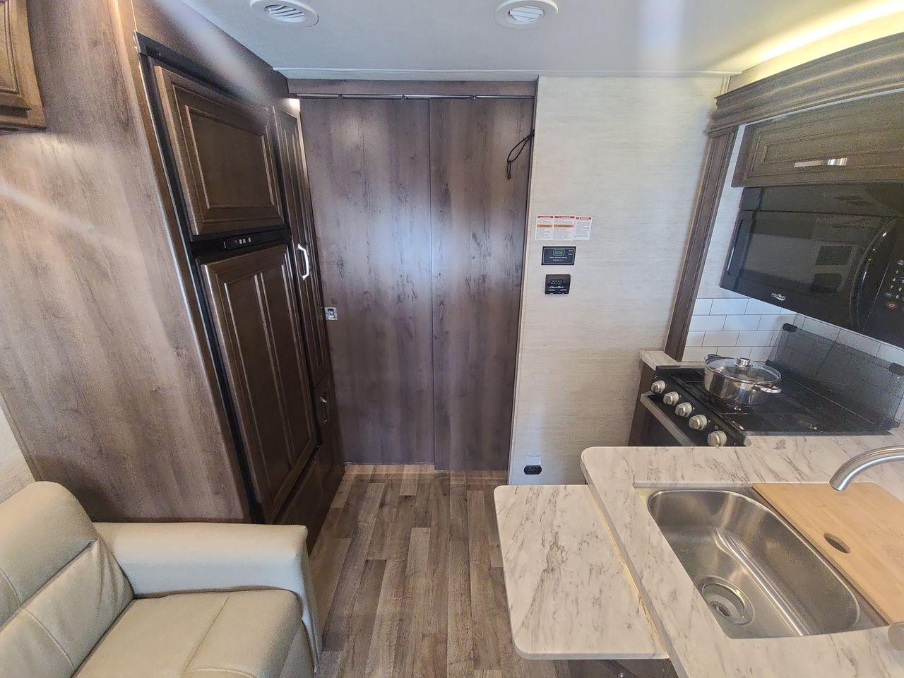 2021 WHITE JAYCO GREYHAWK 27U (1FDXE4FN7MD) , Length: 29.92 ft. | Gross Weight: 14,500 lbs. | Slides: 2 transmission, located at 4319 N Main St, Cleburne, TX, 76033, (817) 678-5133, 32.385960, -97.391212 - Photo #10