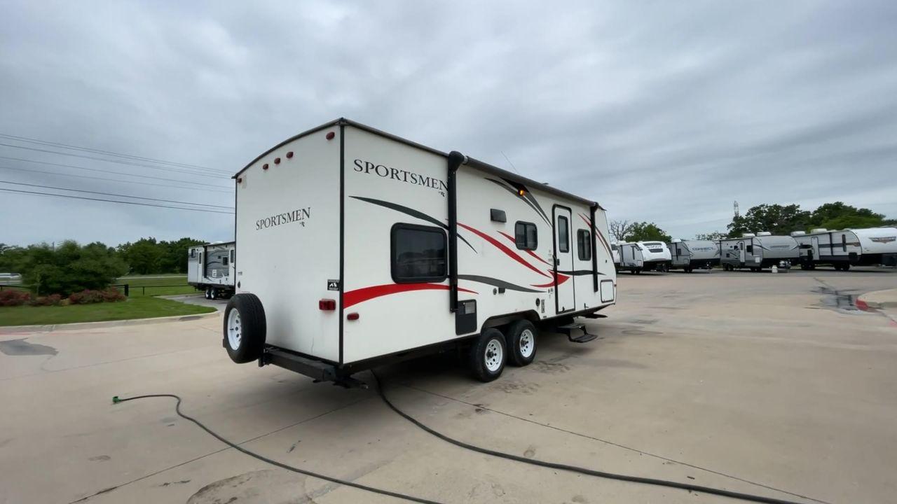 2015 WHITE 2015 KZ (4EZTU2428F5) , Length: 26.75 ft. | Dry Weight: 4,480 lbs. | Gross Weight: 6,000 lbs. | Slides: 1 transmission, located at 4319 N Main Street, Cleburne, TX, 76033, (817) 221-0660, 32.435829, -97.384178 - The 2015 KZ Sportsmen 242 measures 26.75 ft. in length. It has a dry weight of 4,480 lbs. and a GVWR of 6,000 lbs. It has an automatic heating and cooling rate of 20,000 and 13,500 BTUs, respectively. It is a lightweight, easy-to-tow travel trailer. Inside, you will find two twin-sized rear bunk bed - Photo #1
