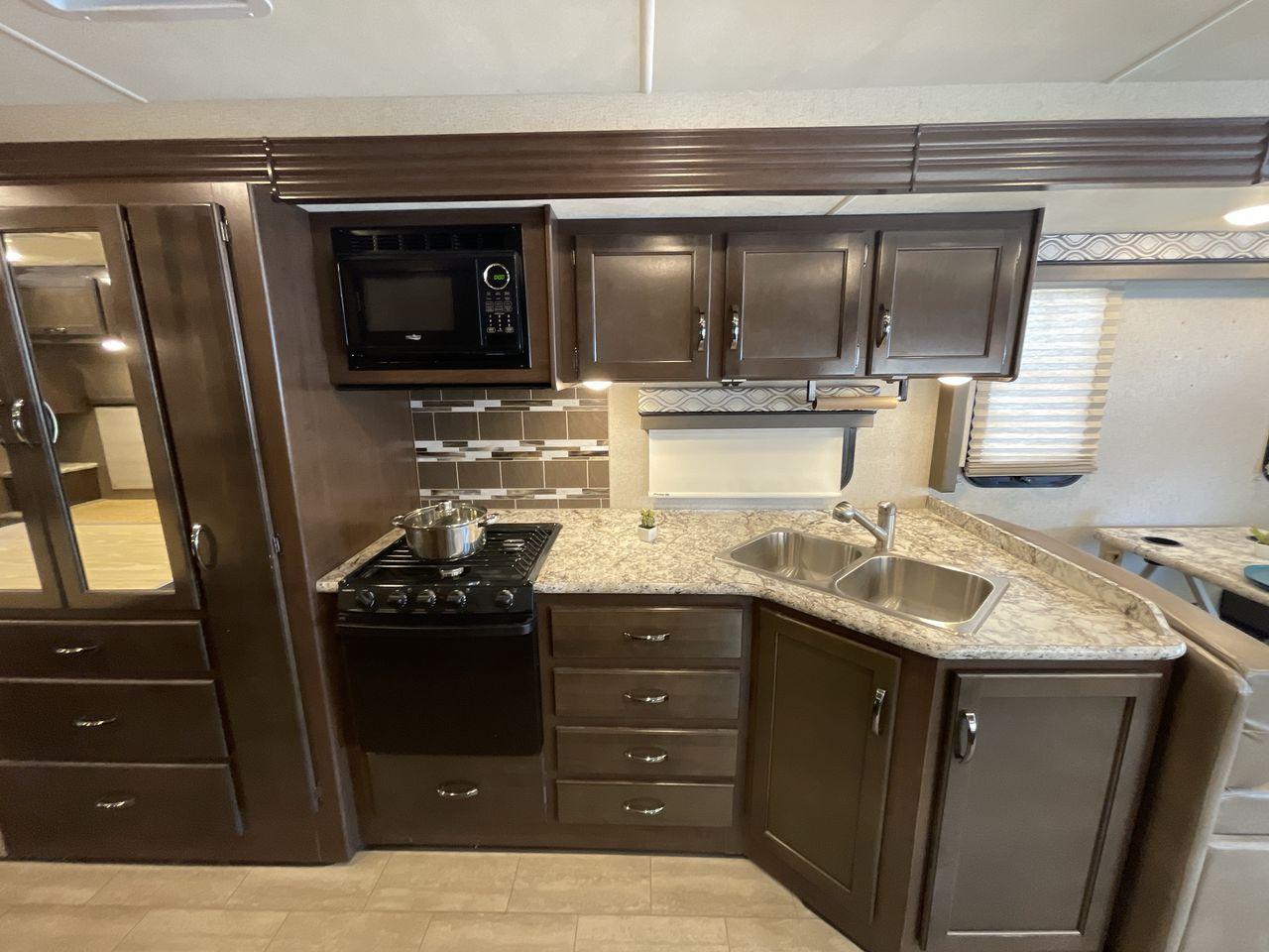 2019 TAN THOR FREEDOM TRAVELER A30 (1F65F5DY5K0) , located at 4319 N Main St, Cleburne, TX, 76033, (817) 678-5133, 32.385960, -97.391212 - Photo #9