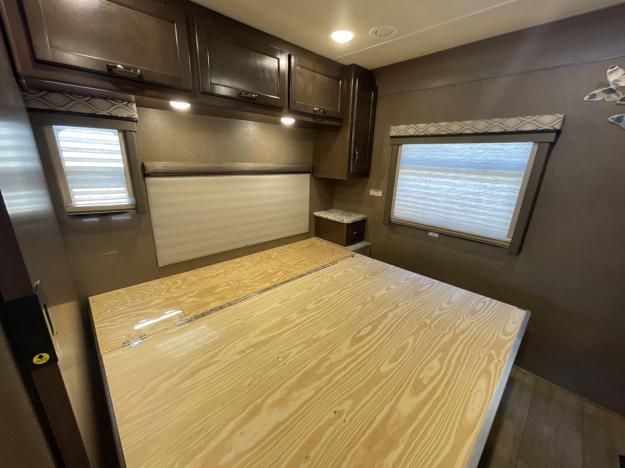 2019 TAN THOR FREEDOM TRAVELER A30 (1F65F5DY5K0) , located at 4319 N Main St, Cleburne, TX, 76033, (817) 678-5133, 32.385960, -97.391212 - Photo #16