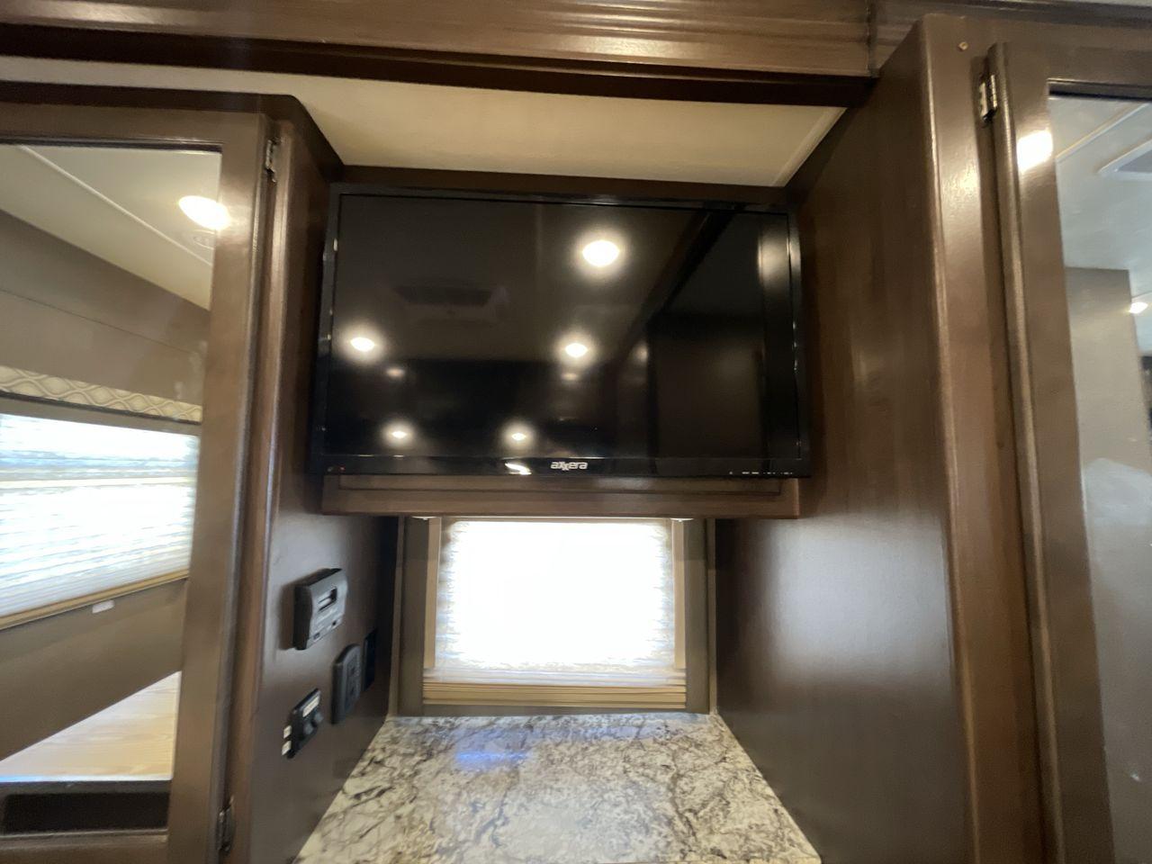 2019 TAN THOR FREEDOM TRAVELER A30 (1F65F5DY5K0) , located at 4319 N Main St, Cleburne, TX, 76033, (817) 678-5133, 32.385960, -97.391212 - Photo #19