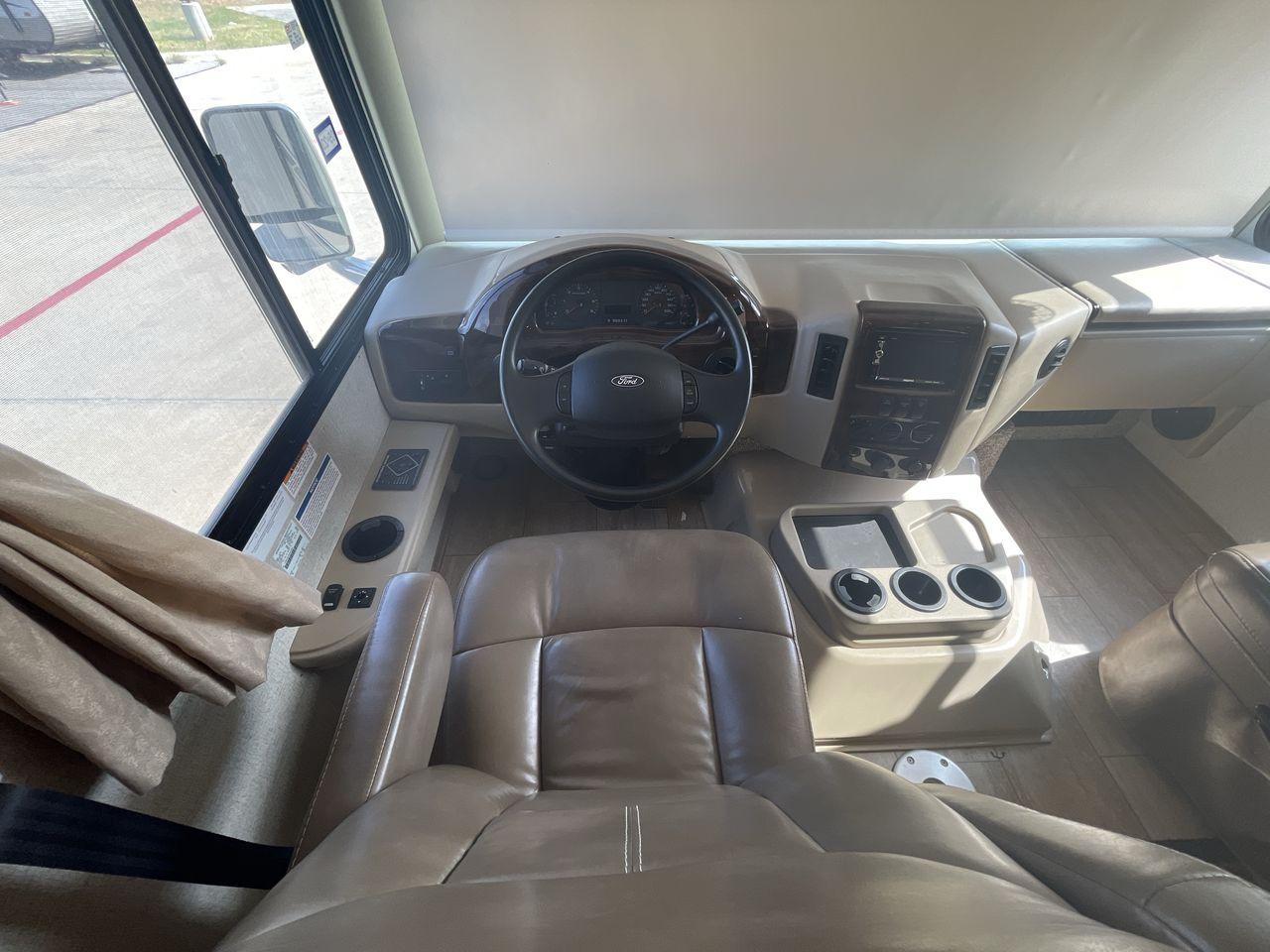 2019 TAN THOR FREEDOM TRAVELER A30 (1F65F5DY5K0) , located at 4319 N Main St, Cleburne, TX, 76033, (817) 678-5133, 32.385960, -97.391212 - Photo #25