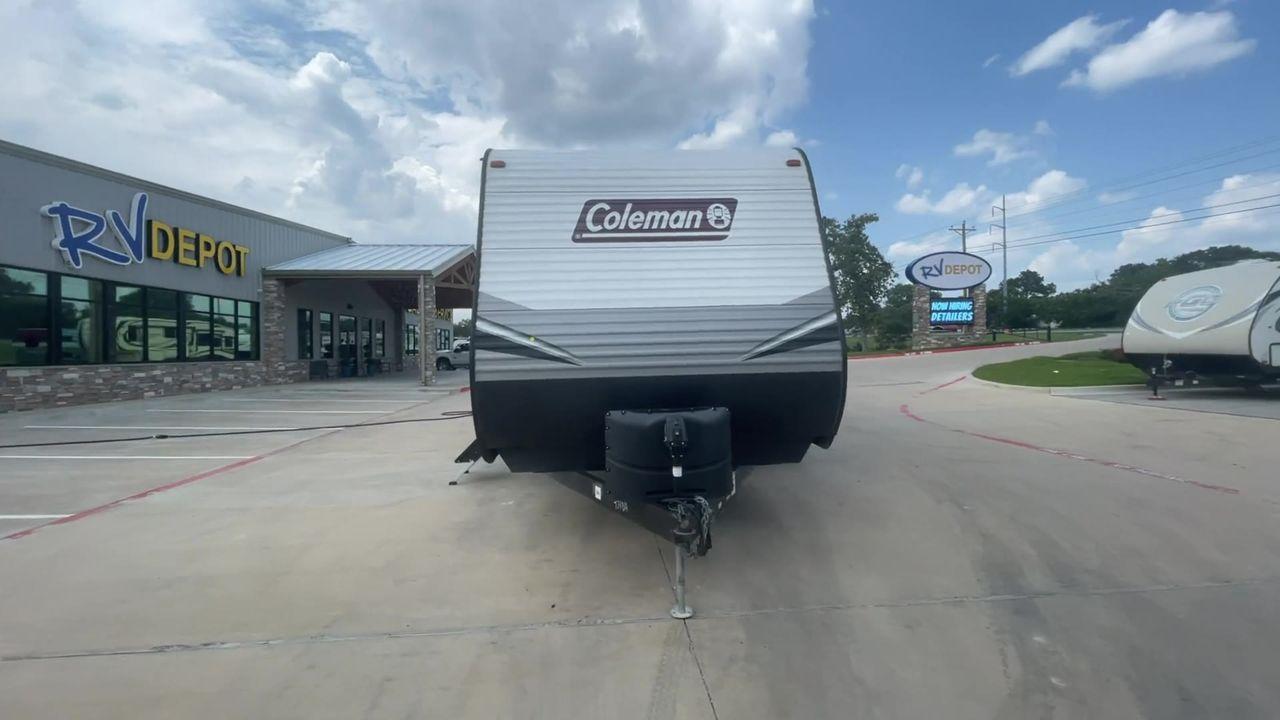2021 WHITE DUTCHMEN COLEMAN 334BH (4YDT3342XMH) , Length: 37.25 ft. | Dry Weight: 7,806 lbs. | Slides: 2 transmission, located at 4319 N Main Street, Cleburne, TX, 76033, (817) 221-0660, 32.435829, -97.384178 - The 2021 Dutchmen Coleman 334BH is a luxurious and spacious travel trailer designed to redefine your camping experience. Its exterior boasts a length of 37 feet, a width of 8 feet, and a dry weight of 7,806 lbs. The aluminum frame construction ensures durability and lightweight towing, while the hig - Photo #4