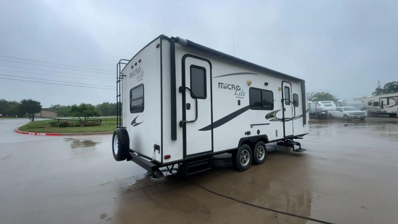 2015 FOREST RIVER FLAGSTAFF 25KS (4X4TFLA23FD) , Length: 25.67 ft. | Dry Weight: 4,310 lbs. | Gross Weight: 6,538 lbs. | Slides: 1 transmission, located at 4319 N Main Street, Cleburne, TX, 76033, (817) 221-0660, 32.435829, -97.384178 - The 2015 Forest River Flagstaff 25KS is a dual-axle steel wheel set-up measuring 25.67 ft. in length. It has a dry weight of 4,310 lbs. and a GVWR of 6,538 lbs. It has 1 power slide. Its exterior comes with a power awning with LED lights underneath to light up your campsite, plus a couple of spea - Photo #1
