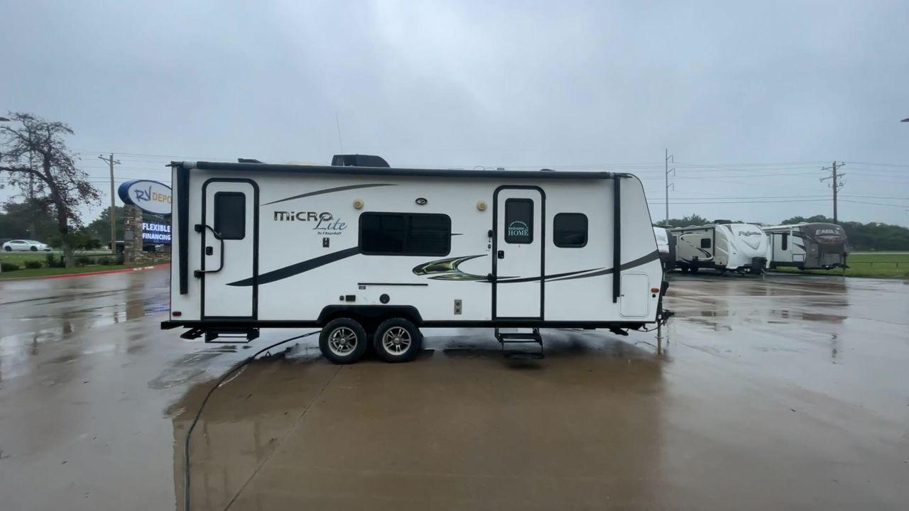 2015 FOREST RIVER FLAGSTAFF 25KS (4X4TFLA23FD) , Length: 25.67 ft. | Dry Weight: 4,310 lbs. | Gross Weight: 6,538 lbs. | Slides: 1 transmission, located at 4319 N Main Street, Cleburne, TX, 76033, (817) 221-0660, 32.435829, -97.384178 - The 2015 Forest River Flagstaff 25KS is a dual-axle steel wheel set-up measuring 25.67 ft. in length. It has a dry weight of 4,310 lbs. and a GVWR of 6,538 lbs. It has 1 power slide. Its exterior comes with a power awning with LED lights underneath to light up your campsite, plus a couple of spea - Photo #2