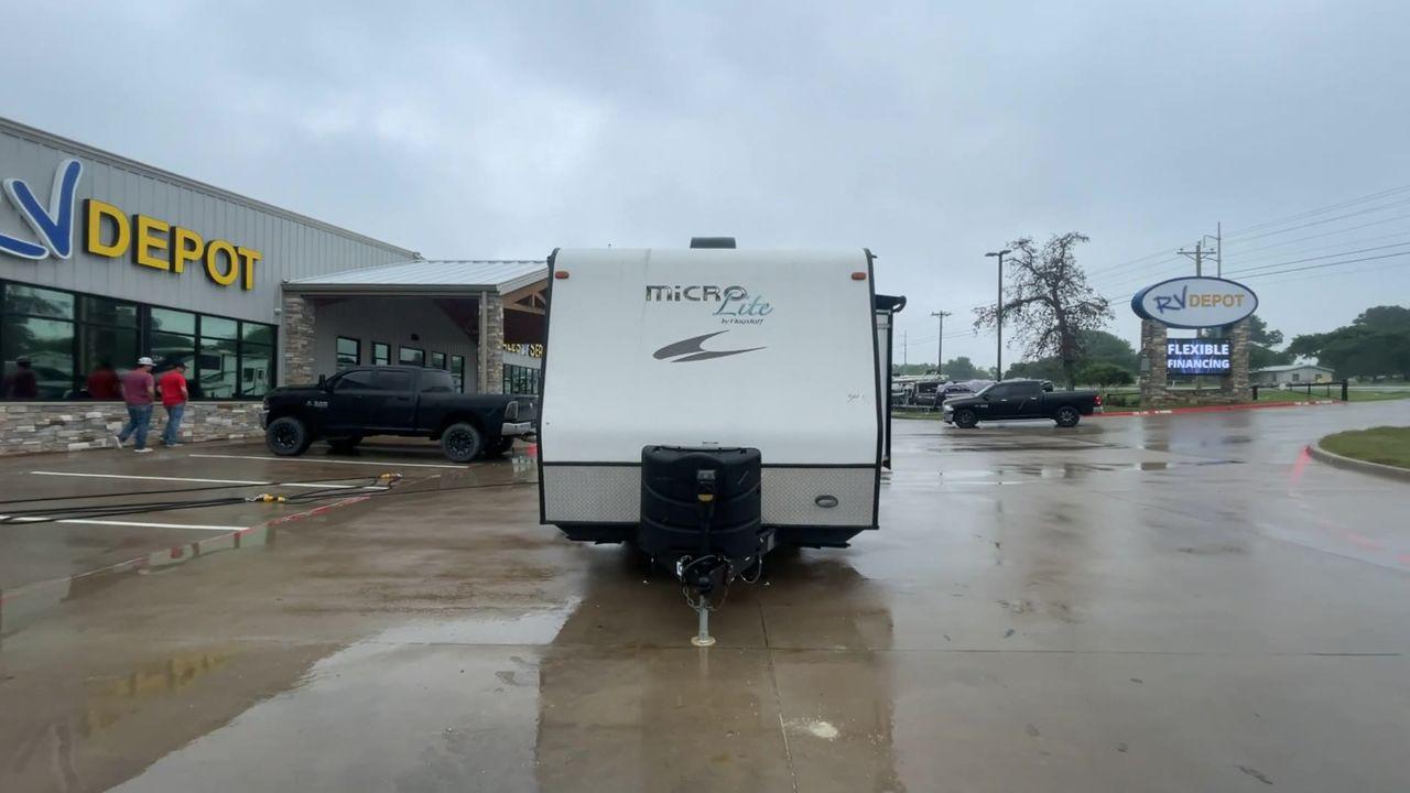 2015 FOREST RIVER FLAGSTAFF 25KS (4X4TFLA23FD) , Length: 25.67 ft. | Dry Weight: 4,310 lbs. | Gross Weight: 6,538 lbs. | Slides: 1 transmission, located at 4319 N Main Street, Cleburne, TX, 76033, (817) 221-0660, 32.435829, -97.384178 - The 2015 Forest River Flagstaff 25KS is a dual-axle steel wheel set-up measuring 25.67 ft. in length. It has a dry weight of 4,310 lbs. and a GVWR of 6,538 lbs. It has 1 power slide. Its exterior comes with a power awning with LED lights underneath to light up your campsite, plus a couple of spea - Photo #4