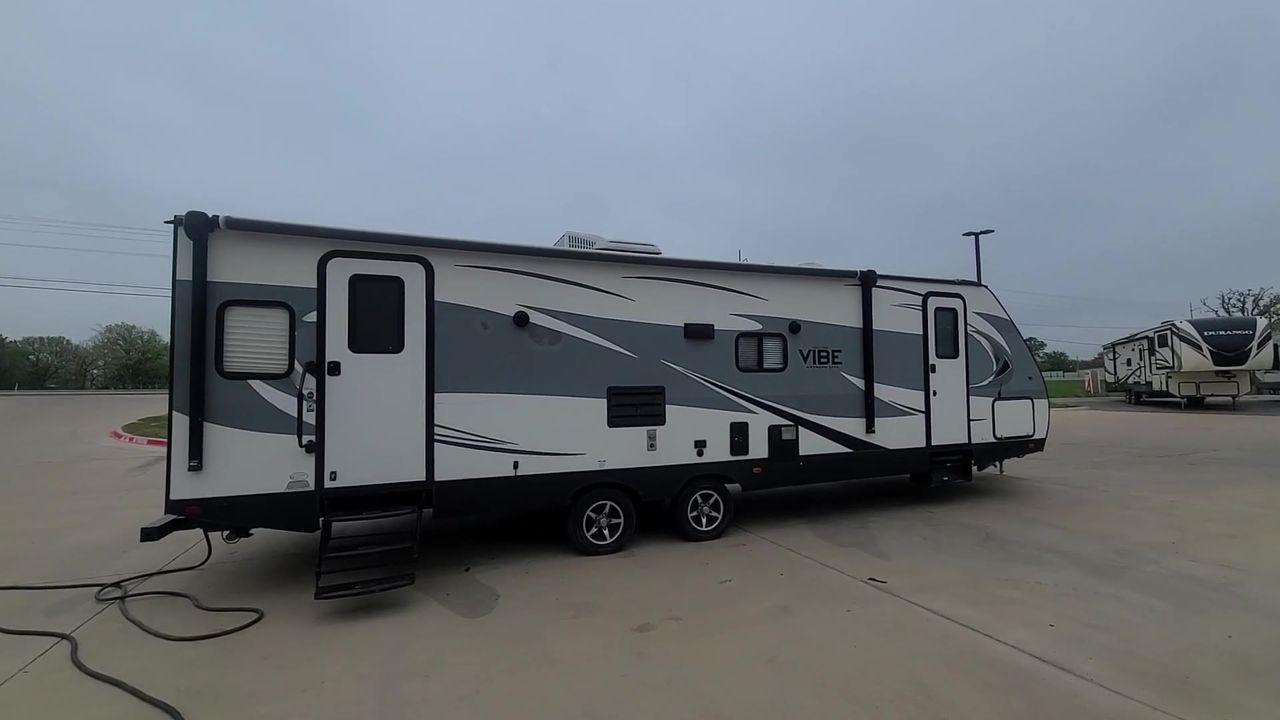 2017 WHITE FOREST RIVER VIBE 277RLS (4X4TVBD28H4) , Length: 34.58 ft. | Dry Weight: 5,945 lbs. | Slides: 1 transmission, located at 4319 N Main St, Cleburne, TX, 76033, (817) 678-5133, 32.385960, -97.391212 - Enjoy taking trips in this Vibe Extreme Lite travel trailer style with your loved ones. One wide slide, two entry/exit doors, a rear living plan, and much more are included in the Model 277RLS! The dimensions of this unit are 34.58 ft in length, 8 ft in width, and 11 ft in height. It has a dry we - Photo #7