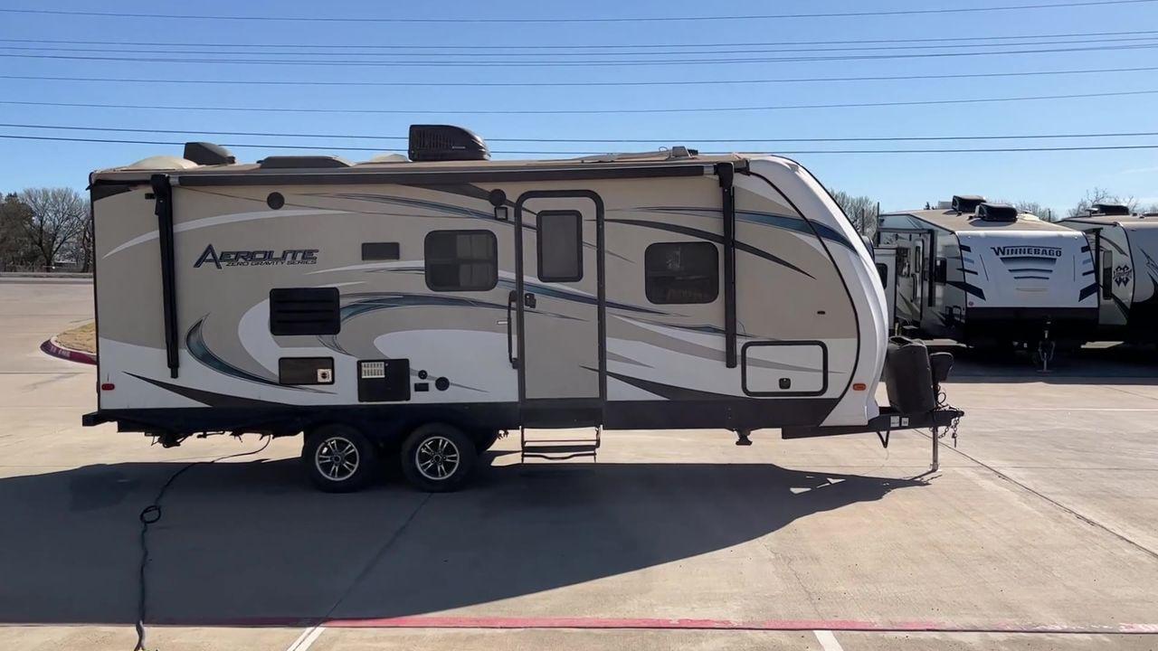2016 DUTCHMEN AEROLITE 221BHSL (4YDT22121GP) , Length: 26.58 ft. | Dry Weight: 5,271 lbs. | Slides: 1 transmission, located at 4319 N Main St, Cleburne, TX, 76033, (817) 678-5133, 32.385960, -97.391212 - Are you looking for the perfect travel trailer to explore the beautiful local driving highlights around Cleburne, TX? Look no further than this 2016 Dutchmen Aerolite 221BHSL available for sale at RV Depot in Cleburne, TX. With its affordable price of $29,995, this travel trailer is the ideal choice - Photo #2