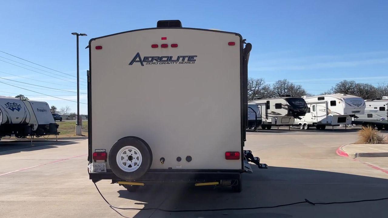 2016 DUTCHMEN AEROLITE 221BHSL (4YDT22121GP) , Length: 26.58 ft. | Dry Weight: 5,271 lbs. | Slides: 1 transmission, located at 4319 N Main St, Cleburne, TX, 76033, (817) 678-5133, 32.385960, -97.391212 - Are you looking for the perfect travel trailer to explore the beautiful local driving highlights around Cleburne, TX? Look no further than this 2016 Dutchmen Aerolite 221BHSL available for sale at RV Depot in Cleburne, TX. With its affordable price of $29,995, this travel trailer is the ideal choice - Photo #8
