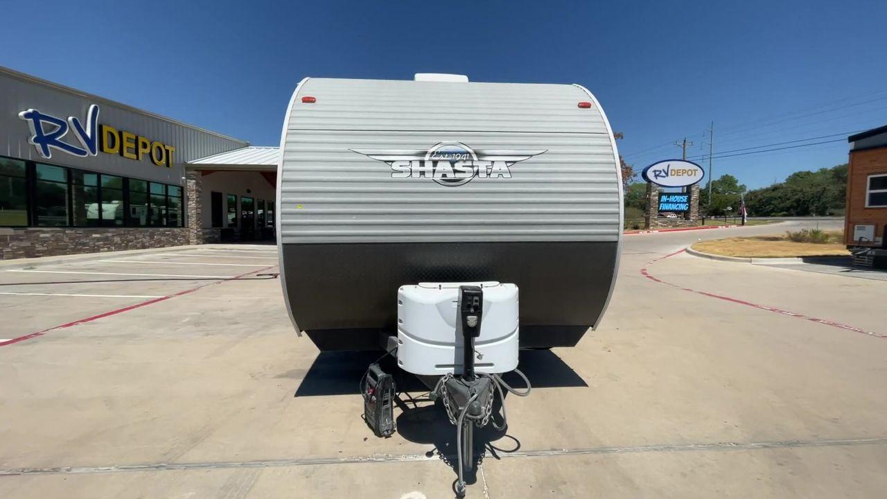 2019 TAN FOREST RIVER SHASTA 28BH (5ZT2SSTB4KE) , Length: 33.67 ft. | Slides: 1 transmission, located at 4319 N Main St, Cleburne, TX, 76033, (817) 678-5133, 32.385960, -97.391212 - Are you looking for the perfect travel trailer to explore the local driving highlights around Cleburne, TX? Look no further than this 2019 FOREST RIVER SHASTA 28BH, available for sale at RV Depot in Cleburne, TX. With its affordable price of $32,995, this travel trailer is perfect for those seeking - Photo #4