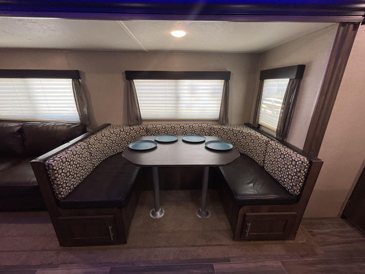 2019 TAN FOREST RIVER SHASTA 28BH (5ZT2SSTB4KE) , Length: 33.67 ft. | Slides: 1 transmission, located at 4319 N Main St, Cleburne, TX, 76033, (817) 678-5133, 32.385960, -97.391212 - Are you looking for the perfect travel trailer to explore the local driving highlights around Cleburne, TX? Look no further than this 2019 FOREST RIVER SHASTA 28BH, available for sale at RV Depot in Cleburne, TX. With its affordable price of $32,995, this travel trailer is perfect for those seeking - Photo #14