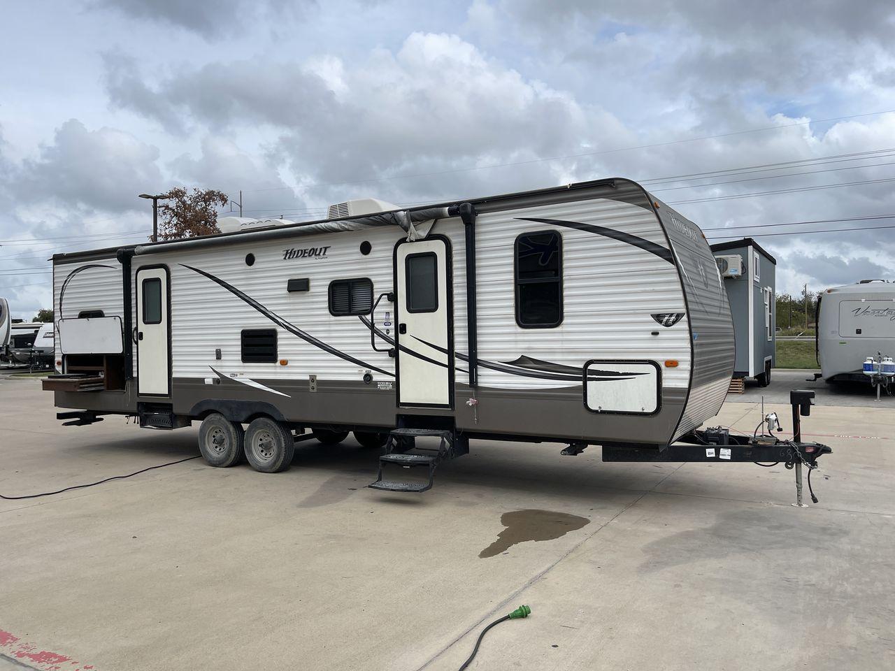 2015 KEYSTONE HIDEOUT 29BHS (4YDT29B23F7) , Length: 34.25 ft. | Dry Weight: 7,225 lbs. | Gross Weight: 9,675 lbs. | Slides: 1 transmission, located at 4319 N Main Street, Cleburne, TX, 76033, (817) 221-0660, 32.435829, -97.384178 - Photo #22