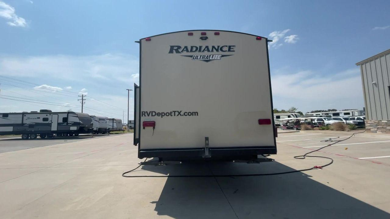 2018 CRUISER RADIANCE 28QD (5RXFB3324J2) , Length: 33.33 ft. | Dry Weight: 6,025 lbs. | Gross Weight: 9,600 lbs. | Slides: 1 transmission, located at 4319 N Main St, Cleburne, TX, 76033, (817) 678-5133, 32.385960, -97.391212 - The 2018 Cruiser RV Radiance 28QD seamlessly blends style, comfort, and functionality to redefine your camping experience. Measuring 33 feet in length, this RV is designed for spacious and lightweight towing. The aluminum frame construction ensures durability while maintaining a manageable weight fo - Photo #8