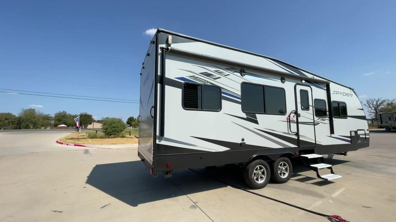 2020 WHITE WINNEBAGO SPYDER 23FB (54CUS1T21L4) , Length: 30.33 ft. | Dry Weight: 7,300 lbs. | Gross Weight: 11,300 lbs. | Slides: 0 transmission, located at 4319 N Main St, Cleburne, TX, 76033, (817) 678-5133, 32.385960, -97.391212 - With a length of 30 feet and a dry weight of 7,300 lbs, the 2020 Winnebago Spyder 23FB strikes the perfect balance between spaciousness and towing ease. Constructed with a durable aluminum body frame and fiberglass sidewalls, it offers exceptional durability and longevity on the road, ensuring that - Photo #1