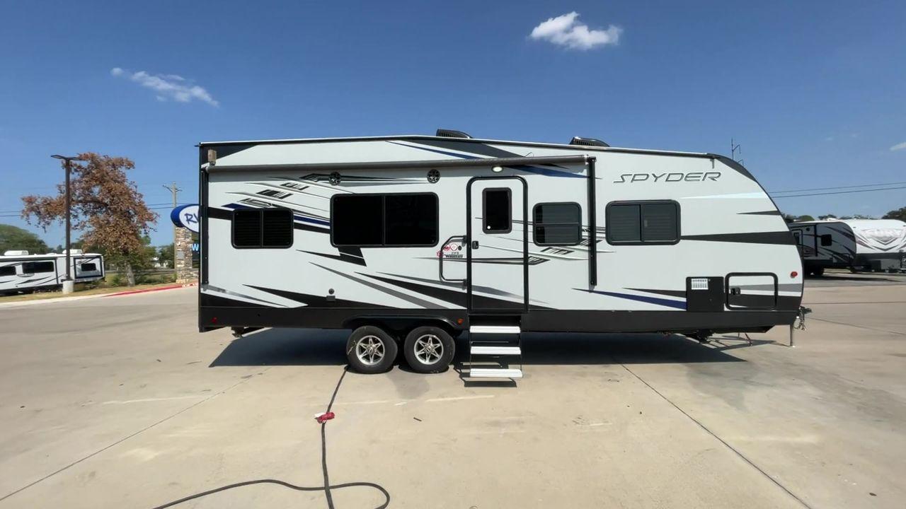 2020 WHITE WINNEBAGO SPYDER 23FB (54CUS1T21L4) , Length: 30.33 ft. | Dry Weight: 7,300 lbs. | Gross Weight: 11,300 lbs. | Slides: 0 transmission, located at 4319 N Main Street, Cleburne, TX, 76033, (817) 221-0660, 32.435829, -97.384178 - With a length of 30 feet and a dry weight of 7,300 lbs, the 2020 Winnebago Spyder 23FB strikes the perfect balance between spaciousness and towing ease. Constructed with a durable aluminum body frame and fiberglass sidewalls, it offers exceptional durability and longevity on the road, ensuring that - Photo #2
