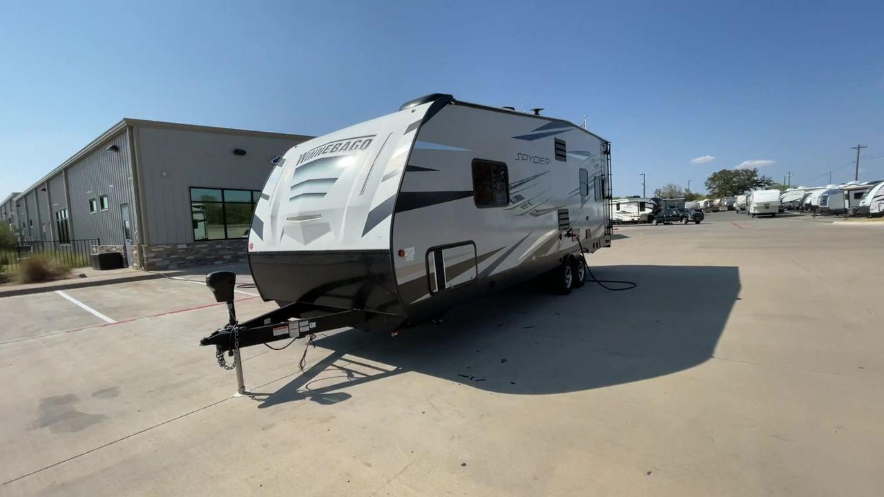 2020 WHITE WINNEBAGO SPYDER 23FB (54CUS1T21L4) , Length: 30.33 ft. | Dry Weight: 7,300 lbs. | Gross Weight: 11,300 lbs. | Slides: 0 transmission, located at 4319 N Main Street, Cleburne, TX, 76033, (817) 221-0660, 32.435829, -97.384178 - With a length of 30 feet and a dry weight of 7,300 lbs, the 2020 Winnebago Spyder 23FB strikes the perfect balance between spaciousness and towing ease. Constructed with a durable aluminum body frame and fiberglass sidewalls, it offers exceptional durability and longevity on the road, ensuring that - Photo #5