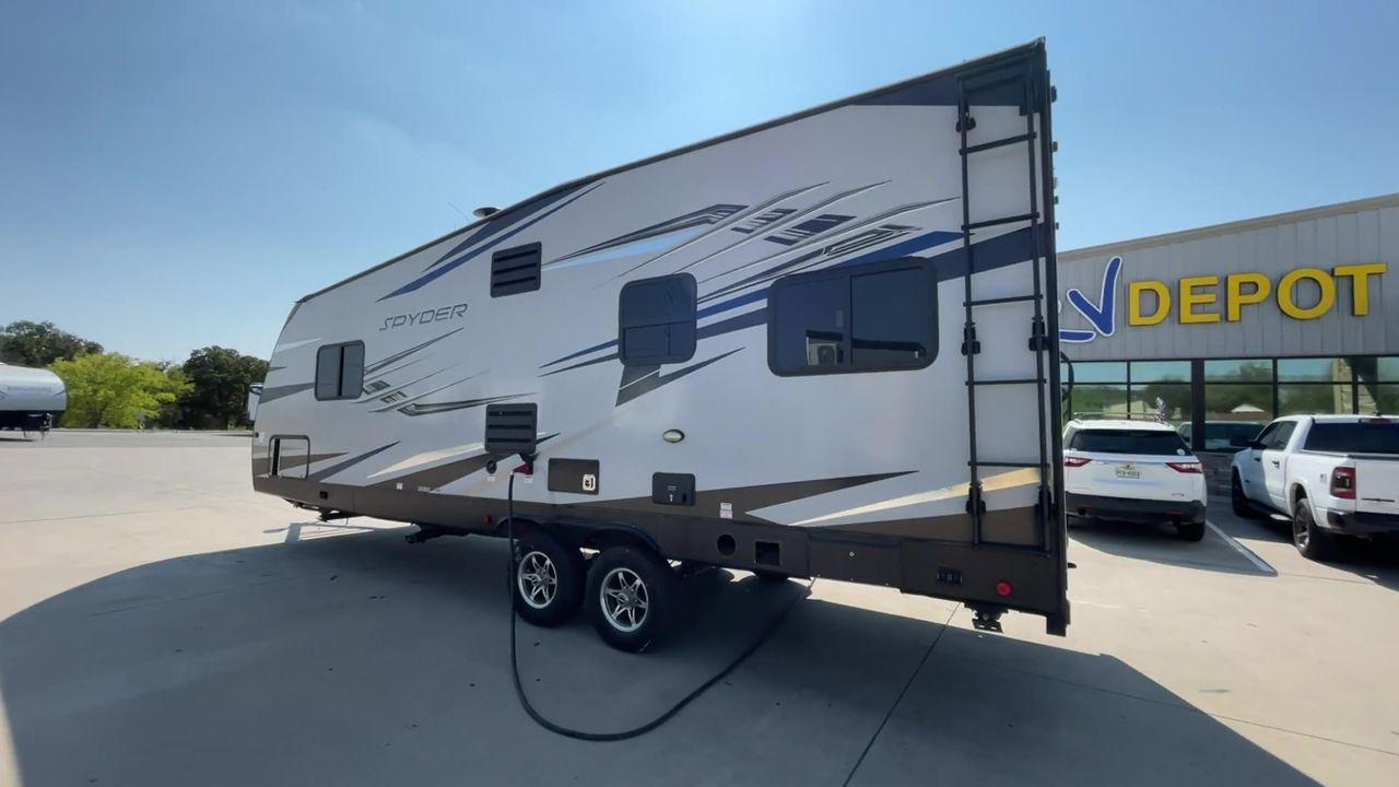 2020 WHITE WINNEBAGO SPYDER 23FB (54CUS1T21L4) , Length: 30.33 ft. | Dry Weight: 7,300 lbs. | Gross Weight: 11,300 lbs. | Slides: 0 transmission, located at 4319 N Main St, Cleburne, TX, 76033, (817) 678-5133, 32.385960, -97.391212 - With a length of 30 feet and a dry weight of 7,300 lbs, the 2020 Winnebago Spyder 23FB strikes the perfect balance between spaciousness and towing ease. Constructed with a durable aluminum body frame and fiberglass sidewalls, it offers exceptional durability and longevity on the road, ensuring that - Photo #7