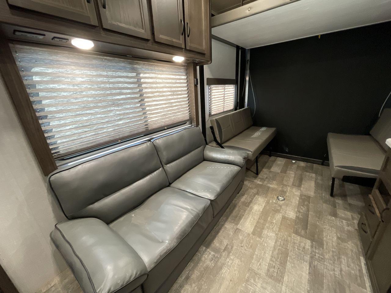 2020 WHITE WINNEBAGO SPYDER 23FB (54CUS1T21L4) , Length: 30.33 ft. | Dry Weight: 7,300 lbs. | Gross Weight: 11,300 lbs. | Slides: 0 transmission, located at 4319 N Main Street, Cleburne, TX, 76033, (817) 221-0660, 32.435829, -97.384178 - With a length of 30 feet and a dry weight of 7,300 lbs, the 2020 Winnebago Spyder 23FB strikes the perfect balance between spaciousness and towing ease. Constructed with a durable aluminum body frame and fiberglass sidewalls, it offers exceptional durability and longevity on the road, ensuring that - Photo #12