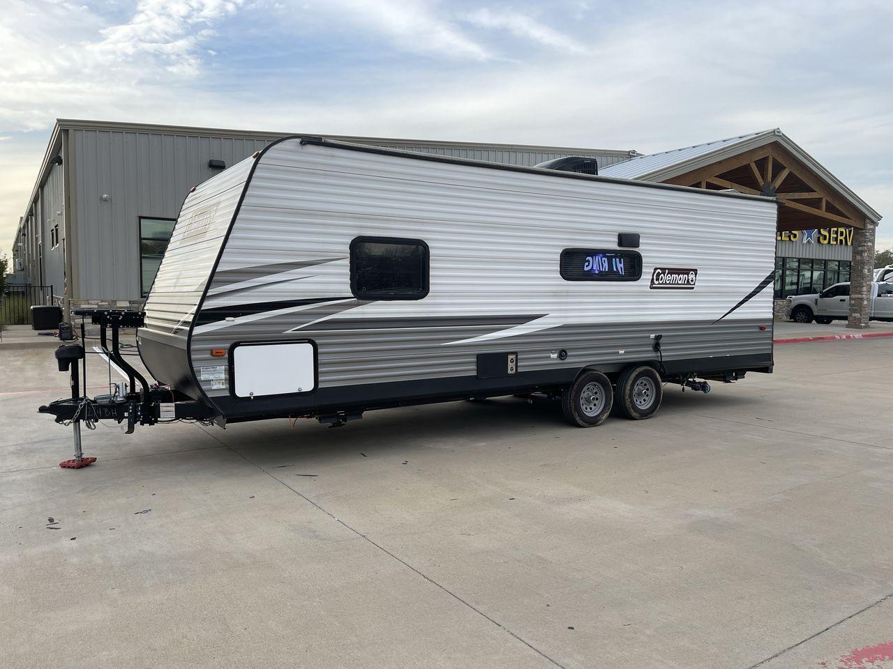 2021 WHITE KEYSTONE COLEMAN 274BH (4YDT27429MH) , Length: 28.58 ft. | Dry Weight: 4,789 lbs. | Slides: 0 transmission, located at 4319 N Main St, Cleburne, TX, 76033, (817) 678-5133, 32.385960, -97.391212 - Photo #23
