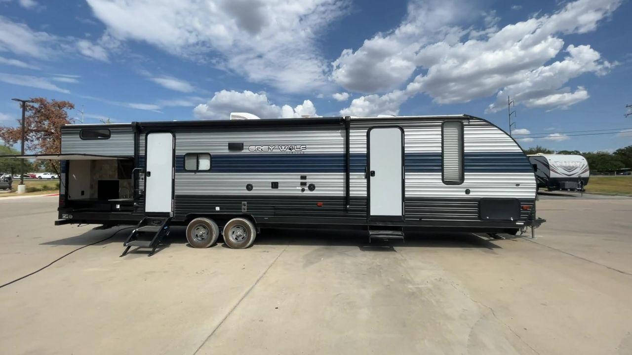 2020 FOREST RIVER CHEROKEE GRAY WOLF (4X4TCKE21LX) , Length: 36.5 ft. | Dry Weight: 6,428 lbs. | Slides: 1 transmission, located at 4319 N Main St, Cleburne, TX, 76033, (817) 678-5133, 32.385960, -97.391212 - Discover extra features that contribute to making this RV an ideal investment. (1) The Grey Wolf is Lightweight Champion, as it is made with lightweight materials, so it can be towed by most SUVs and trucks. (2) It has plenty of room for everyone to spread out and relax. (3) It has an exterior - Photo #2