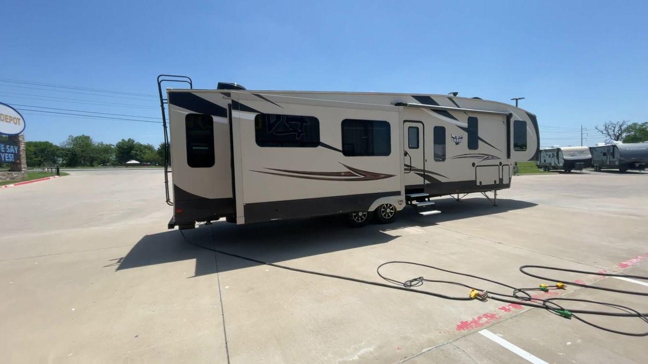 2017 FOREST RIVER SABRE 365MB (4X4FSRN22H3) , Length: 42.42 ft | Dry Weight: 12,994 lbs | Gross Weight: 15,500 lbs | Slides: 4 transmission, located at 4319 N Main Street, Cleburne, TX, 76033, (817) 221-0660, 32.435829, -97.384178 - The 2017 Forest River Sabre 365MB is a roomy fifth wheel that is meant to make camping trips more comfortable. With its spacious layout and thoughtful features, this RV provides a luxury home away from home. The unit measures 42.42 feet in length and weighs 12,994 lbs. dry, offers enough space for r - Photo #1