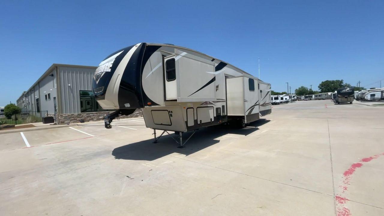 2017 FOREST RIVER SABRE 365MB (4X4FSRN22H3) , Length: 42.42 ft | Dry Weight: 12,994 lbs | Gross Weight: 15,500 lbs | Slides: 4 transmission, located at 4319 N Main Street, Cleburne, TX, 76033, (817) 221-0660, 32.435829, -97.384178 - The 2017 Forest River Sabre 365MB is a roomy fifth wheel that is meant to make camping trips more comfortable. With its spacious layout and thoughtful features, this RV provides a luxury home away from home. The unit measures 42.42 feet in length and weighs 12,994 lbs. dry, offers enough space for r - Photo #5