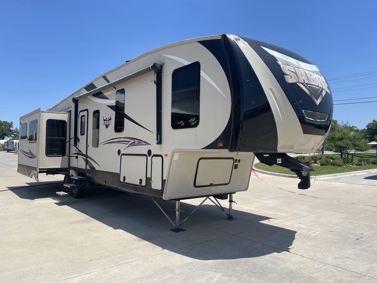 2017 FOREST RIVER SABRE 365MB (4X4FSRN22H3) , Length: 42.42 ft | Dry Weight: 12,994 lbs | Gross Weight: 15,500 lbs | Slides: 4 transmission, located at 4319 N Main Street, Cleburne, TX, 76033, (817) 221-0660, 32.435829, -97.384178 - The 2017 Forest River Sabre 365MB is a roomy fifth wheel that is meant to make camping trips more comfortable. With its spacious layout and thoughtful features, this RV provides a luxury home away from home. The unit measures 42.42 feet in length and weighs 12,994 lbs. dry, offers enough space for r - Photo #23