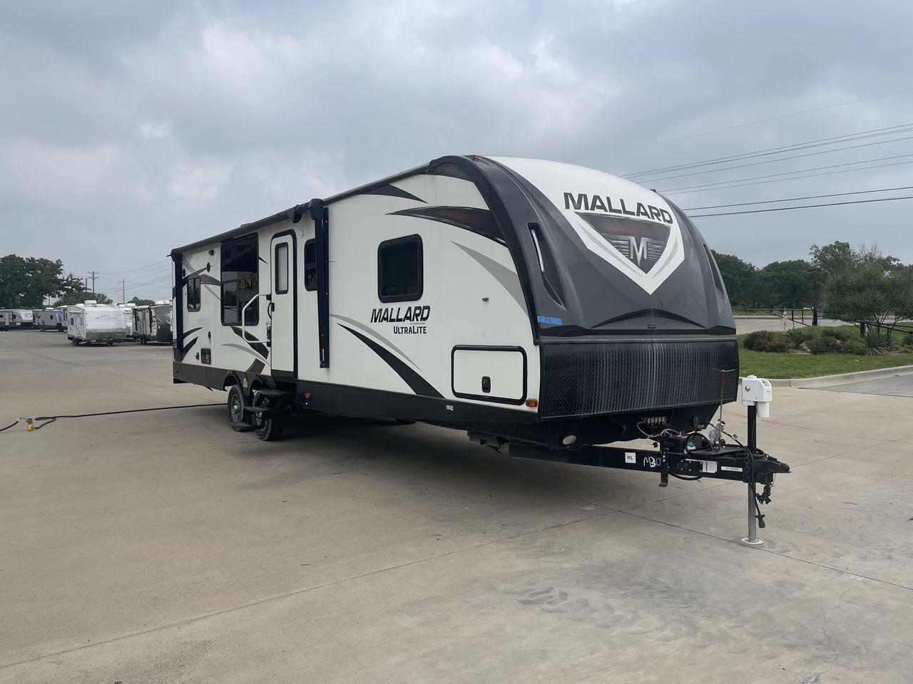 2018 HEARTLAND RECREATION MALLARD M302 (5SFNB3623JE) , Length: 36.7 ft. | Dry Weight: 6,795 lbs. lbs | Gross Weight: 8,600 lbs | Slides: 2 transmission, located at 4319 N Main Street, Cleburne, TX, 76033, (817) 221-0660, 32.435829, -97.384178 - The 2018 Heartland Recreation Mallard M302 is 36.7 feet long and weighs 6,795 pounds dry, so it's both roomy and easy to pull. It is built to last with an aluminum body and fiberglass sidewalls, so you can count on it for your car trips. This trailer's two slides make the most of the space inside, g - Photo #23