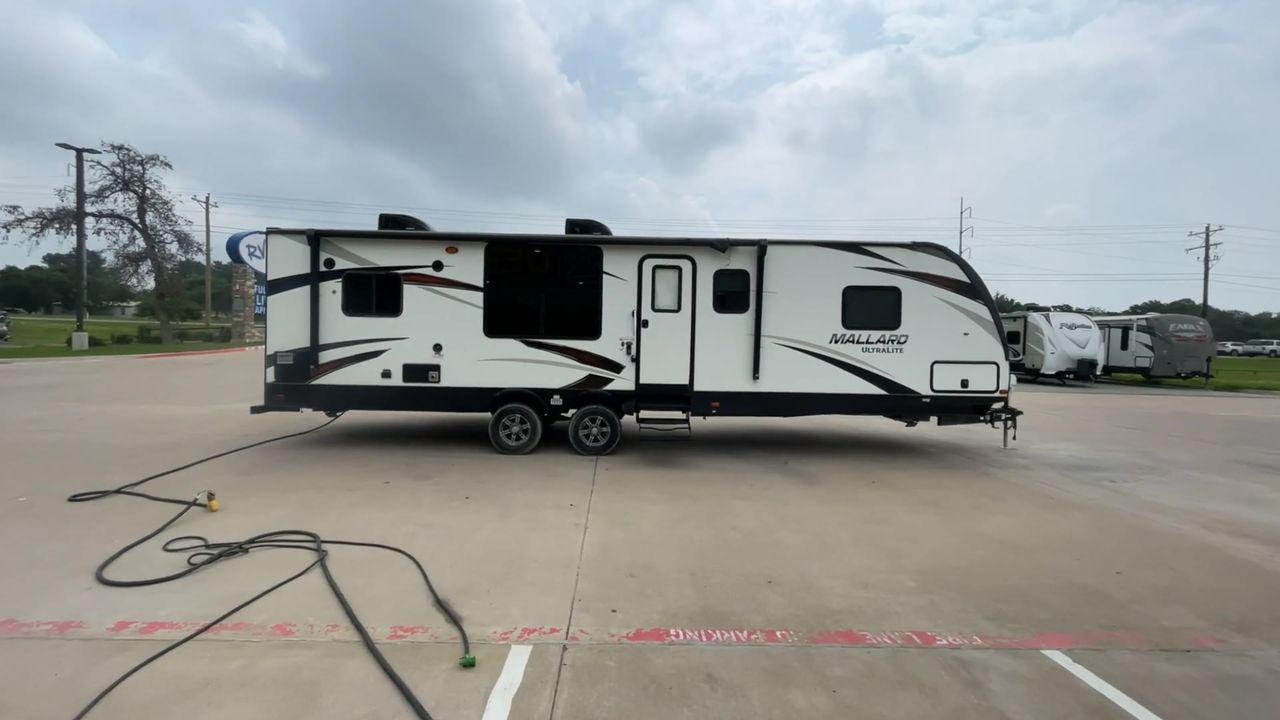 2018 HEARTLAND RECREATION MALLARD M302 (5SFNB3623JE) , Length: 36.7 ft. | Dry Weight: 6,795 lbs. lbs | Gross Weight: 8,600 lbs | Slides: 2 transmission, located at 4319 N Main Street, Cleburne, TX, 76033, (817) 221-0660, 32.435829, -97.384178 - The 2018 Heartland Recreation Mallard M302 is 36.7 feet long and weighs 6,795 pounds dry, so it's both roomy and easy to pull. It is built to last with an aluminum body and fiberglass sidewalls, so you can count on it for your car trips. This trailer's two slides make the most of the space inside, g - Photo #2