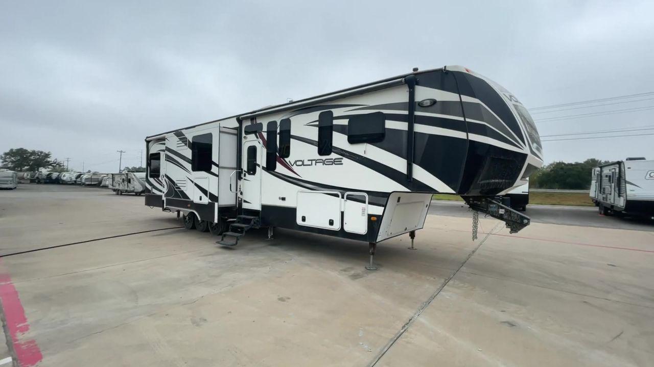 2014 DUTCHMEN VOLTAGE 3970 (47CFVTV33EC) , Length: 44 ft. Slides: 3 transmission, located at 4319 N Main St, Cleburne, TX, 76033, (817) 678-5133, 32.385960, -97.391212 - This 2014 Dutchmen Voltage 3970 has you covered when it comes to spaciousness, comfort, and luxury! This toy hauler is a triple-axle aluminum wheel set-up measuring 44 ft. in length and 13.33 ft. in height. It comes with 3 slides to provide more interior flooring. The cargo area has a whole 11 - Photo #5