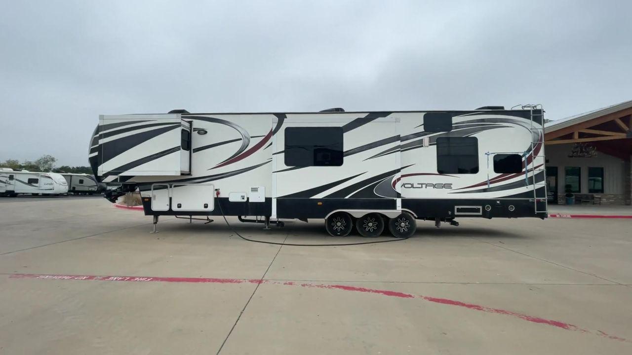 2014 DUTCHMEN VOLTAGE 3970 (47CFVTV33EC) , Length: 44 ft. Slides: 3 transmission, located at 4319 N Main St, Cleburne, TX, 76033, (817) 678-5133, 32.385960, -97.391212 - This 2014 Dutchmen Voltage 3970 has you covered when it comes to spaciousness, comfort, and luxury! This toy hauler is a triple-axle aluminum wheel set-up measuring 44 ft. in length and 13.33 ft. in height. It comes with 3 slides to provide more interior flooring. The cargo area has a whole 11 - Photo #8