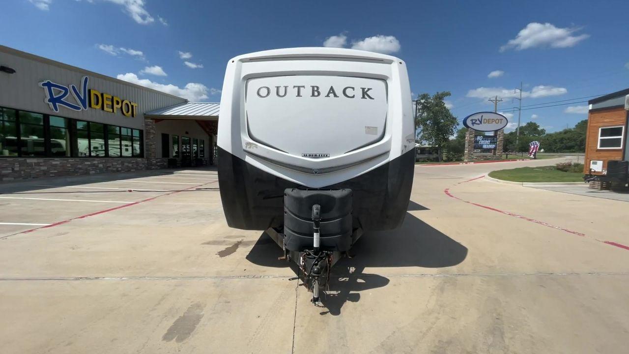 2018 BLACK KEYSTONE RV OUTBACK 325BH (4YDT32520JB) , Length: 37.42 ft. | Dry Weight: 8,428 lbs. | Gross Weight: 10,500 lbs. | Slides: 3 transmission, located at 4319 N Main St, Cleburne, TX, 76033, (817) 678-5133, 32.385960, -97.391212 - Photo #6
