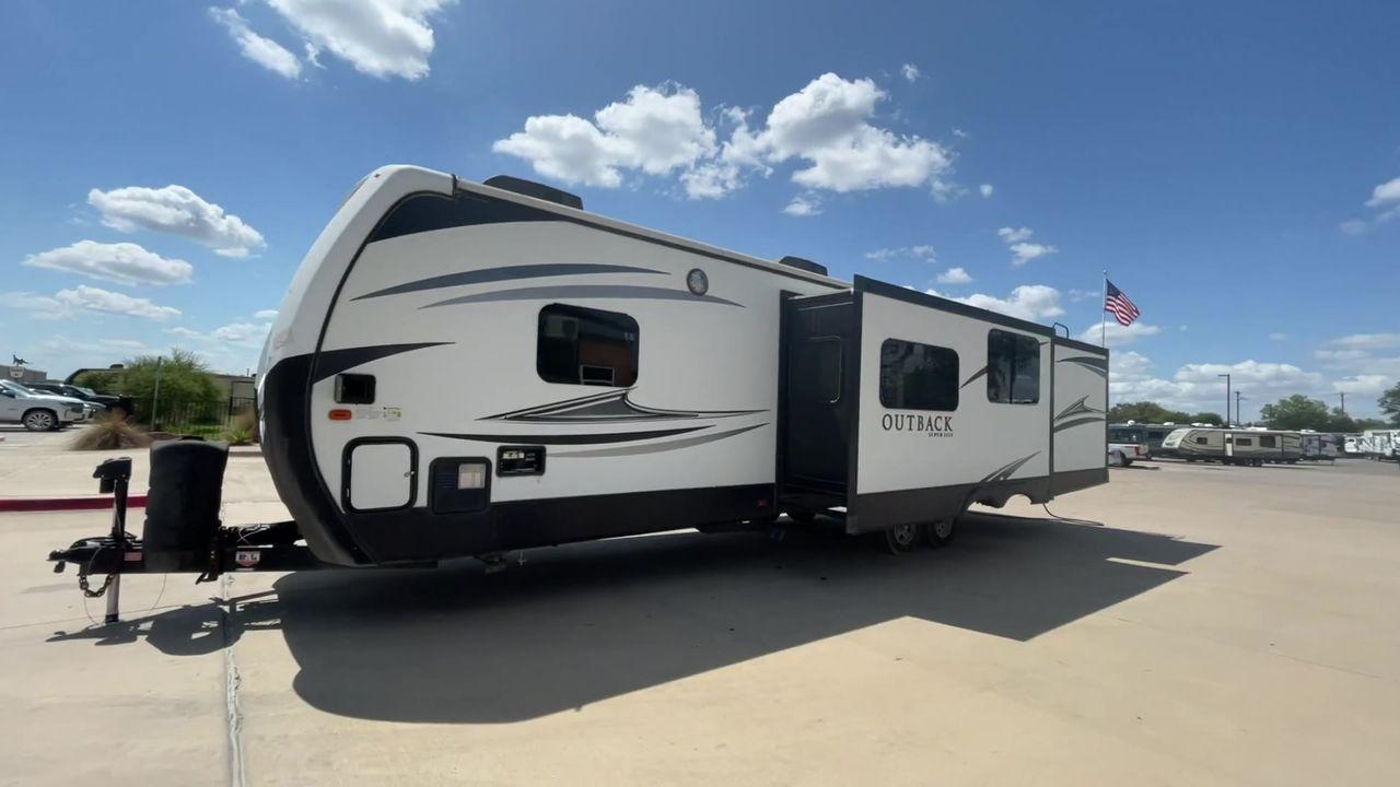 2018 BLACK KEYSTONE RV OUTBACK 325BH (4YDT32520JB) , Length: 37.42 ft. | Dry Weight: 8,428 lbs. | Gross Weight: 10,500 lbs. | Slides: 3 transmission, located at 4319 N Main St, Cleburne, TX, 76033, (817) 678-5133, 32.385960, -97.391212 - Gather the family inside this Outback Super Lite 325BH by Keystone RV, which features a bunkhouse, front bedroom, outside kitchen, and triple slides. The dimensions of this 325BH model are 37.42 ft in length, 8 ft in width, and 11.33 ft in height. It has a dry weight of 8,428 lbs with a payload capa - Photo #7