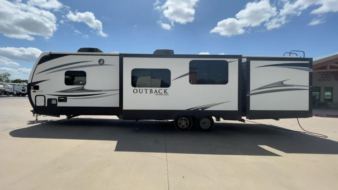 2018 BLACK KEYSTONE RV OUTBACK 325BH (4YDT32520JB) , Length: 37.42 ft. | Dry Weight: 8,428 lbs. | Gross Weight: 10,500 lbs. | Slides: 3 transmission, located at 4319 N Main St, Cleburne, TX, 76033, (817) 678-5133, 32.385960, -97.391212 - Gather the family inside this Outback Super Lite 325BH by Keystone RV, which features a bunkhouse, front bedroom, outside kitchen, and triple slides. The dimensions of this 325BH model are 37.42 ft in length, 8 ft in width, and 11.33 ft in height. It has a dry weight of 8,428 lbs with a payload capa - Photo #8