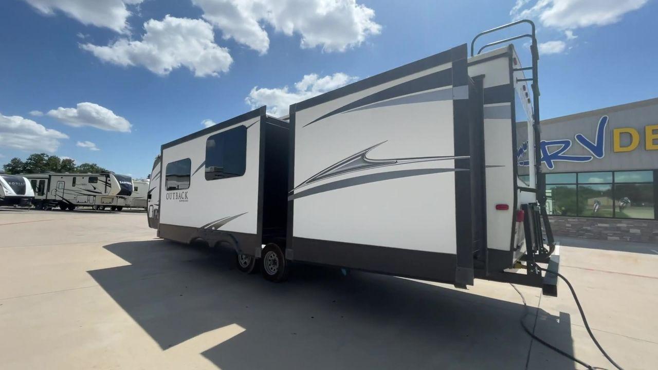 2018 BLACK KEYSTONE RV OUTBACK 325BH (4YDT32520JB) , Length: 37.42 ft. | Dry Weight: 8,428 lbs. | Gross Weight: 10,500 lbs. | Slides: 3 transmission, located at 4319 N Main St, Cleburne, TX, 76033, (817) 678-5133, 32.385960, -97.391212 - Gather the family inside this Outback Super Lite 325BH by Keystone RV, which features a bunkhouse, front bedroom, outside kitchen, and triple slides. The dimensions of this 325BH model are 37.42 ft in length, 8 ft in width, and 11.33 ft in height. It has a dry weight of 8,428 lbs with a payload capa - Photo #9