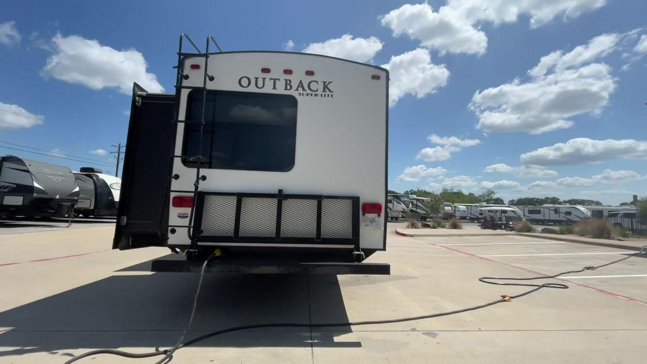 2018 BLACK KEYSTONE RV OUTBACK 325BH (4YDT32520JB) , Length: 37.42 ft. | Dry Weight: 8,428 lbs. | Gross Weight: 10,500 lbs. | Slides: 3 transmission, located at 4319 N Main St, Cleburne, TX, 76033, (817) 678-5133, 32.385960, -97.391212 - Gather the family inside this Outback Super Lite 325BH by Keystone RV, which features a bunkhouse, front bedroom, outside kitchen, and triple slides. The dimensions of this 325BH model are 37.42 ft in length, 8 ft in width, and 11.33 ft in height. It has a dry weight of 8,428 lbs with a payload capa - Photo #10