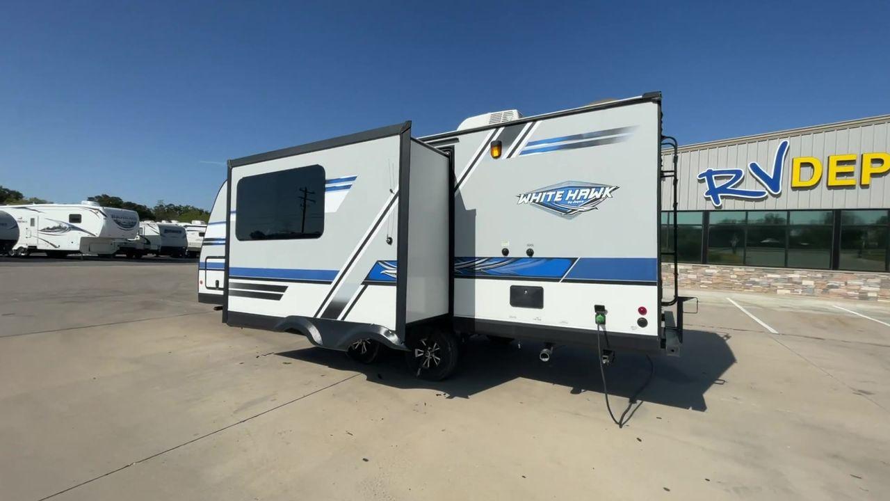 2018 WHITE JAYCO JAY FLIGHT 23MRB (1UJBJ0BN5J1) , Length: 28.17 ft | Dry Weight: 5,560 lbs. | Gross Weight: 7,250 lbs. | Slides: 1 transmission, located at 4319 N Main Street, Cleburne, TX, 76033, (817) 221-0660, 32.435829, -97.384178 - The 2018 Jayco Jay Flight 23MRB is a travel trailer that encapsulates both compactness and luxury for unparalleled camping experiences. Spanning 28 feet in length, this model boasts a thoughtfully arranged interior featuring a single slide-out, seamlessly amplifying the living space. The Jay Flight - Photo #7