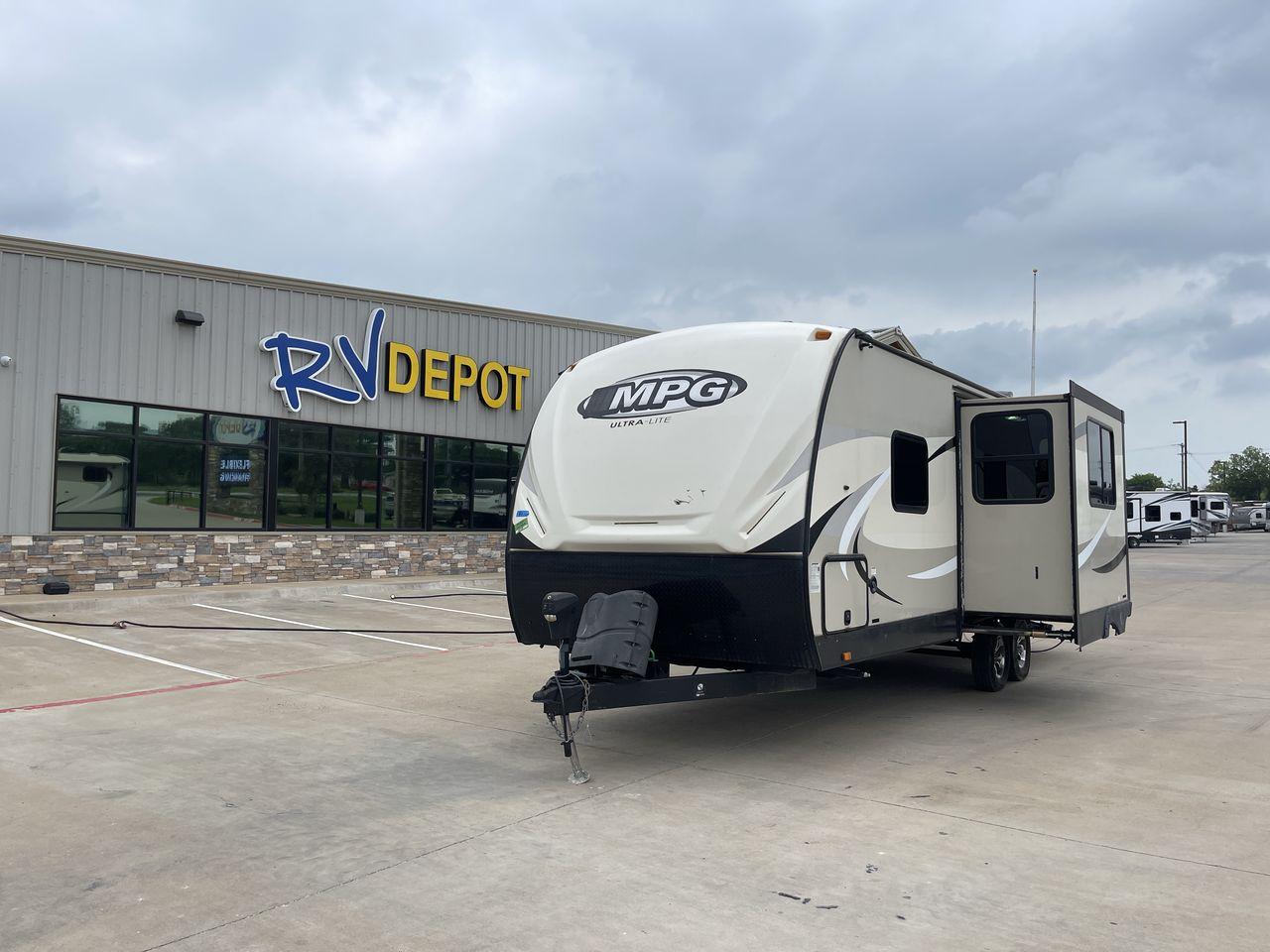 2018 TAN CRUISER RV MPG 2400BH (5RXHB2927J2) , Length: 29.08 ft. | Dry Weight: 5,320 lbs. | Gross Weight: 7,565 lbs. | Slides: 1 transmission, located at 4319 N Main Street, Cleburne, TX, 76033, (817) 221-0660, 32.435829, -97.384178 - Camping is more enjoyable when you include a few more of your friends. In this 2018 Cruiser MPG 2400BH travel trailer, you can accommodate a few extra guests thanks to a rear set of double-sized bunk beds. The dimensions of this unit are 29.08 ft in length, 8 ft in width, 11.08 ft in height, and - Photo #0