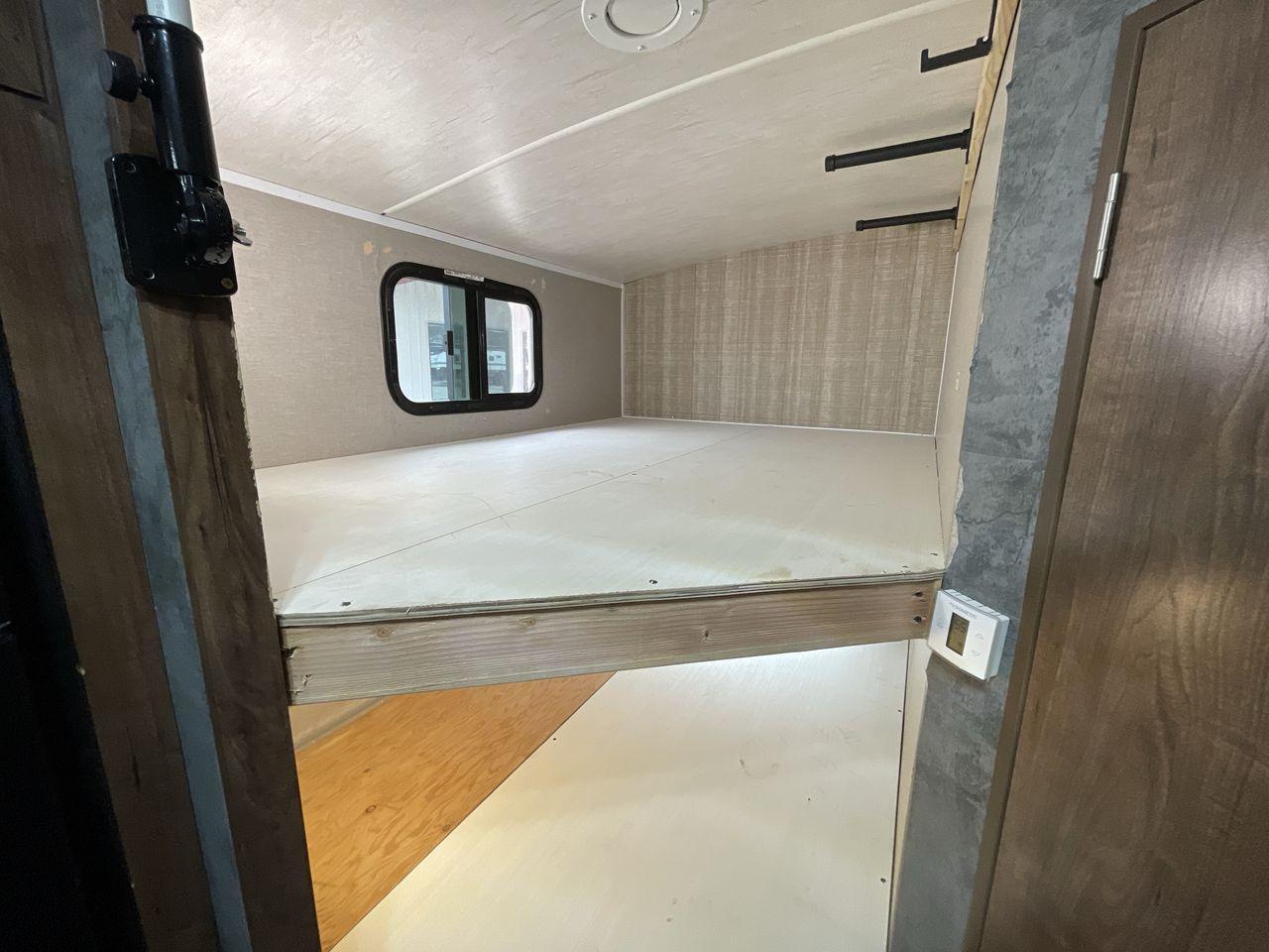2018 TAN CRUISER RV MPG 2400BH (5RXHB2927J2) , Length: 29.08 ft. | Dry Weight: 5,320 lbs. | Gross Weight: 7,565 lbs. | Slides: 1 transmission, located at 4319 N Main Street, Cleburne, TX, 76033, (817) 221-0660, 32.435829, -97.384178 - Camping is more enjoyable when you include a few more of your friends. In this 2018 Cruiser MPG 2400BH travel trailer, you can accommodate a few extra guests thanks to a rear set of double-sized bunk beds. The dimensions of this unit are 29.08 ft in length, 8 ft in width, 11.08 ft in height, and - Photo #14