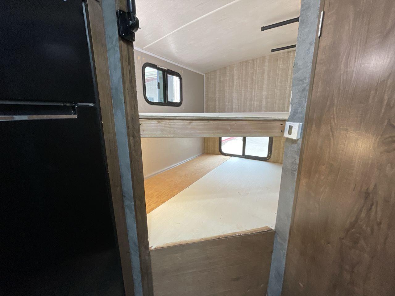 2018 TAN CRUISER RV MPG 2400BH (5RXHB2927J2) , Length: 29.08 ft. | Dry Weight: 5,320 lbs. | Gross Weight: 7,565 lbs. | Slides: 1 transmission, located at 4319 N Main Street, Cleburne, TX, 76033, (817) 221-0660, 32.435829, -97.384178 - Camping is more enjoyable when you include a few more of your friends. In this 2018 Cruiser MPG 2400BH travel trailer, you can accommodate a few extra guests thanks to a rear set of double-sized bunk beds. The dimensions of this unit are 29.08 ft in length, 8 ft in width, 11.08 ft in height, and - Photo #19