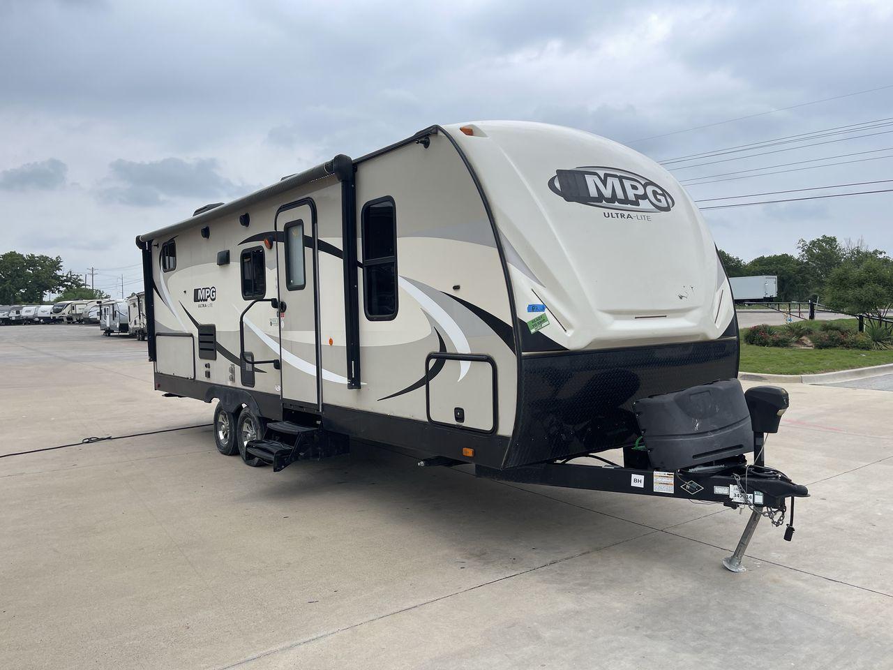 2018 TAN CRUISER RV MPG 2400BH (5RXHB2927J2) , Length: 29.08 ft. | Dry Weight: 5,320 lbs. | Gross Weight: 7,565 lbs. | Slides: 1 transmission, located at 4319 N Main Street, Cleburne, TX, 76033, (817) 221-0660, 32.435829, -97.384178 - Camping is more enjoyable when you include a few more of your friends. In this 2018 Cruiser MPG 2400BH travel trailer, you can accommodate a few extra guests thanks to a rear set of double-sized bunk beds. The dimensions of this unit are 29.08 ft in length, 8 ft in width, 11.08 ft in height, and - Photo #23