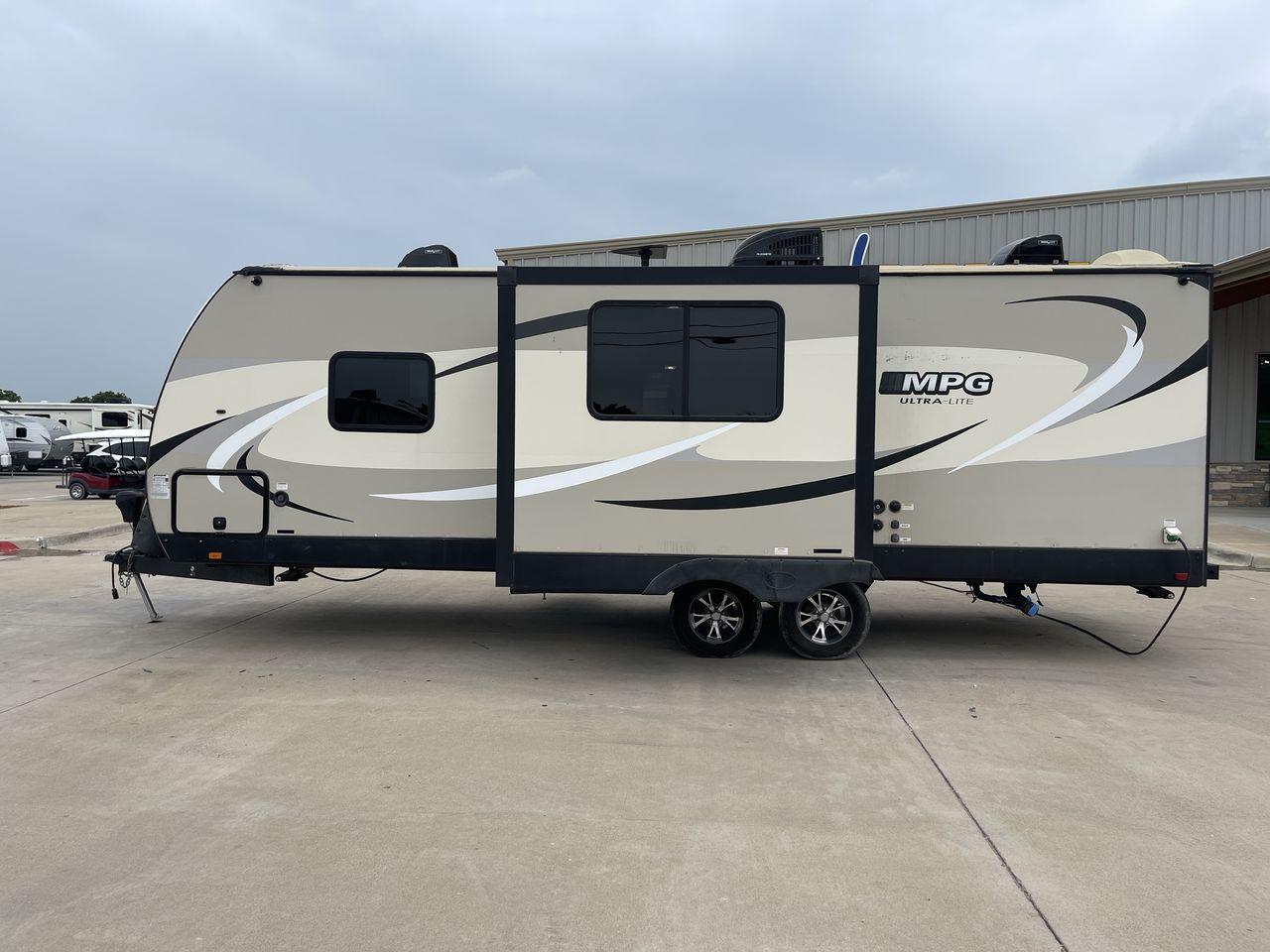 2018 TAN CRUISER RV MPG 2400BH (5RXHB2927J2) , Length: 29.08 ft. | Dry Weight: 5,320 lbs. | Gross Weight: 7,565 lbs. | Slides: 1 transmission, located at 4319 N Main Street, Cleburne, TX, 76033, (817) 221-0660, 32.435829, -97.384178 - Camping is more enjoyable when you include a few more of your friends. In this 2018 Cruiser MPG 2400BH travel trailer, you can accommodate a few extra guests thanks to a rear set of double-sized bunk beds. The dimensions of this unit are 29.08 ft in length, 8 ft in width, 11.08 ft in height, and - Photo #24