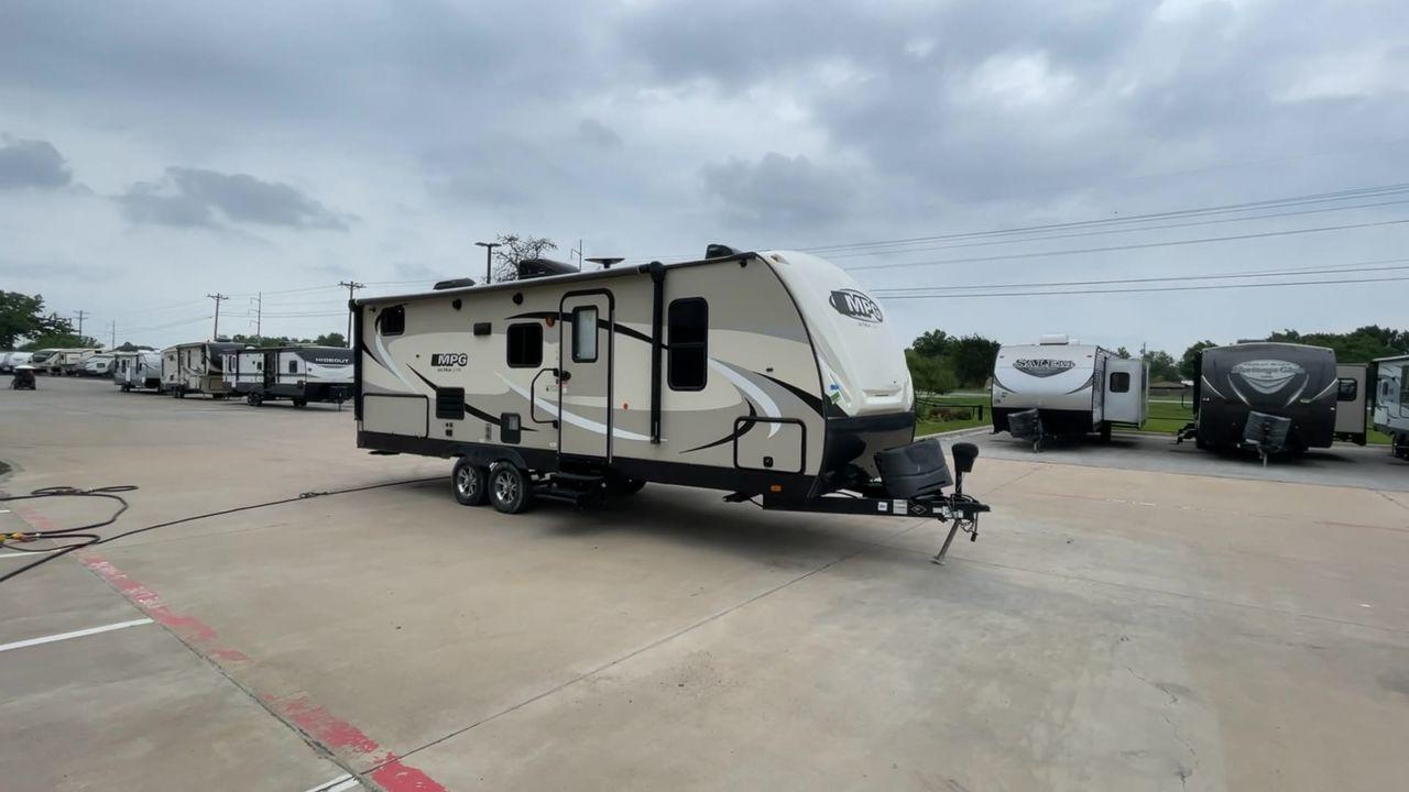 2018 TAN CRUISER RV MPG 2400BH (5RXHB2927J2) , Length: 29.08 ft. | Dry Weight: 5,320 lbs. | Gross Weight: 7,565 lbs. | Slides: 1 transmission, located at 4319 N Main Street, Cleburne, TX, 76033, (817) 221-0660, 32.435829, -97.384178 - Camping is more enjoyable when you include a few more of your friends. In this 2018 Cruiser MPG 2400BH travel trailer, you can accommodate a few extra guests thanks to a rear set of double-sized bunk beds. The dimensions of this unit are 29.08 ft in length, 8 ft in width, 11.08 ft in height, and - Photo #3