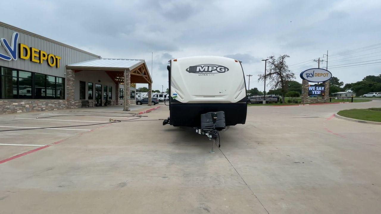 2018 TAN CRUISER RV MPG 2400BH (5RXHB2927J2) , Length: 29.08 ft. | Dry Weight: 5,320 lbs. | Gross Weight: 7,565 lbs. | Slides: 1 transmission, located at 4319 N Main Street, Cleburne, TX, 76033, (817) 221-0660, 32.435829, -97.384178 - Camping is more enjoyable when you include a few more of your friends. In this 2018 Cruiser MPG 2400BH travel trailer, you can accommodate a few extra guests thanks to a rear set of double-sized bunk beds. The dimensions of this unit are 29.08 ft in length, 8 ft in width, 11.08 ft in height, and - Photo #4