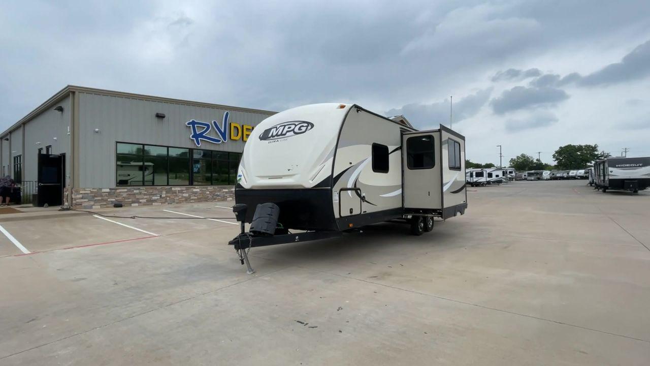2018 TAN CRUISER RV MPG 2400BH (5RXHB2927J2) , Length: 29.08 ft. | Dry Weight: 5,320 lbs. | Gross Weight: 7,565 lbs. | Slides: 1 transmission, located at 4319 N Main Street, Cleburne, TX, 76033, (817) 221-0660, 32.435829, -97.384178 - Camping is more enjoyable when you include a few more of your friends. In this 2018 Cruiser MPG 2400BH travel trailer, you can accommodate a few extra guests thanks to a rear set of double-sized bunk beds. The dimensions of this unit are 29.08 ft in length, 8 ft in width, 11.08 ft in height, and - Photo #5